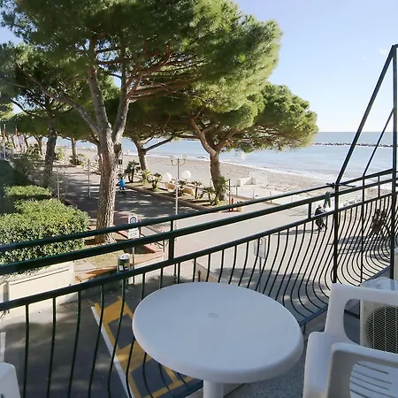 فندق Mayola Mhotelsgroup 3*